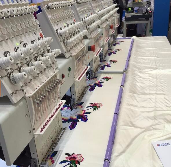 Neue 2017 Computerized 8 Kopfkappe und T-Shirt Stickmaschine in China Preisen gemacht